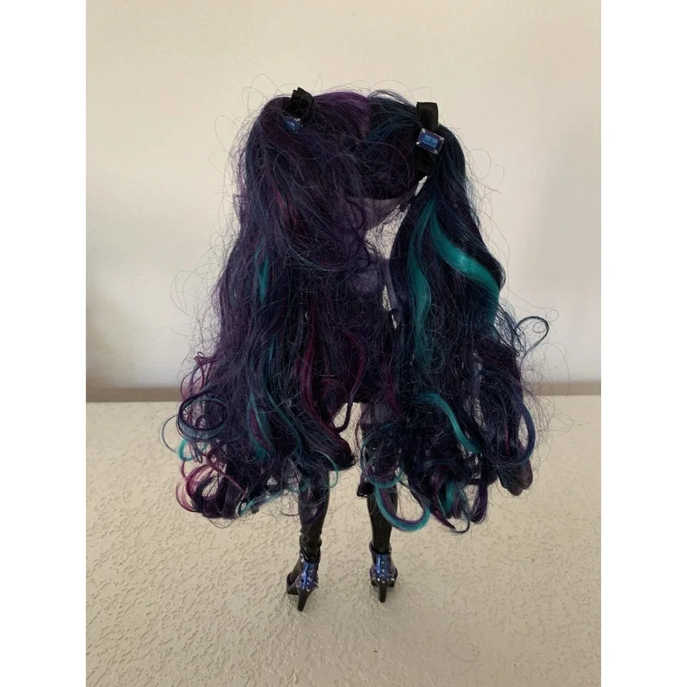 Shadow High Veronica Storm Rainbow High- Twin Doll Special Edition One Earring